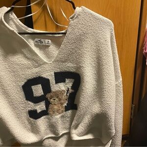 Hollister Women's Cream V-Neck Sweater with Graphic